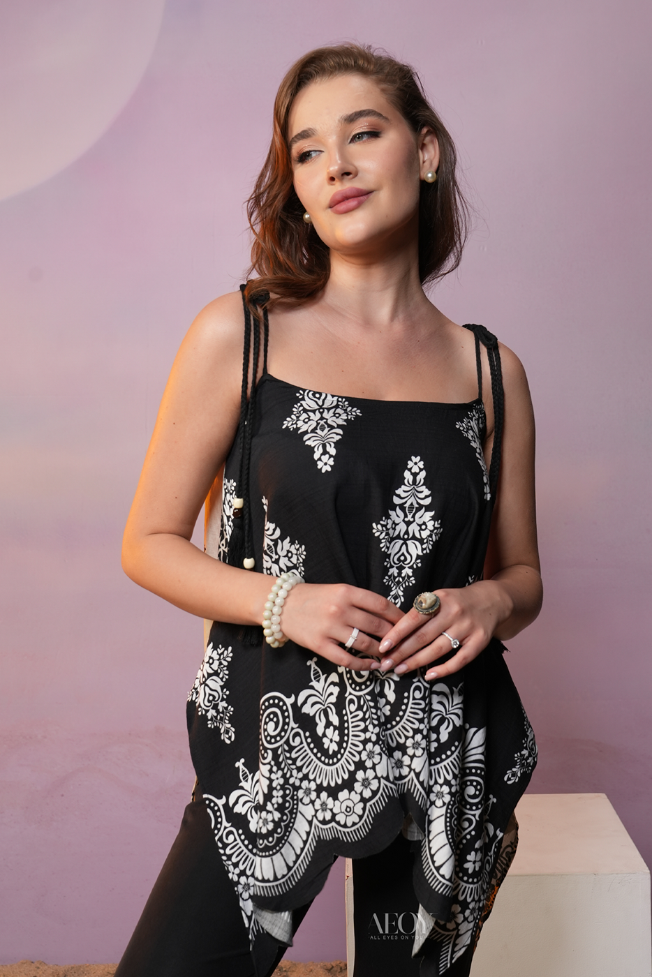Ink & Ivory–Hem Top